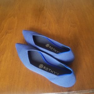 Rothys pointed in navy